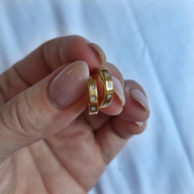 Stylowe kolczyki 14K złota gwiazda Vermeil Set diamentowy objęcia obroże dla stylu bez wysiłku