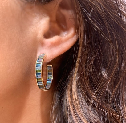 Biżuteria Główny Materiał Srebrny baguette Niebieski i zielony Topaz Stud Hoops dla klasycznego stylu