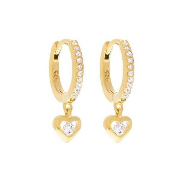 Złote Mini Dangle Heart CZ Huggie Kolczyki Dodaj dotyk uroku do swojego wyglądu