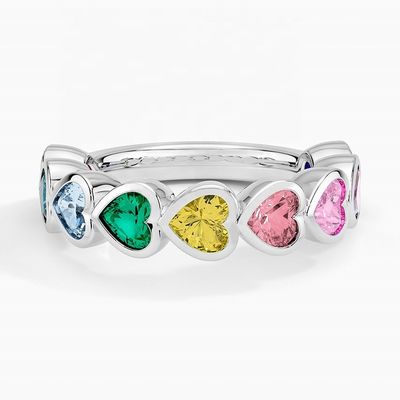 Pierścionek z sercem z 18-karatowego złota z tęczową oprawą, idealny na prezent walentynkowy od Fashion Jewelry