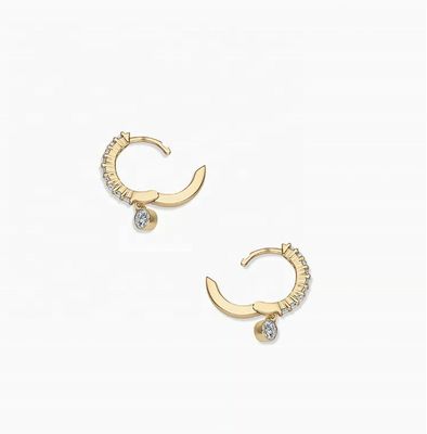 Modne 14K Złote Zirkon Drop Pave Huggie kolczyki z 9,5 mm średnicą profilu i 12 mm całkowitym spadkiem