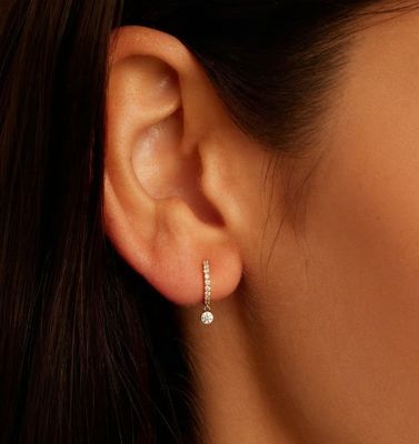 Modne 14K Złote Zirkon Drop Pave Huggie kolczyki z 9,5 mm średnicą profilu i 12 mm całkowitym spadkiem