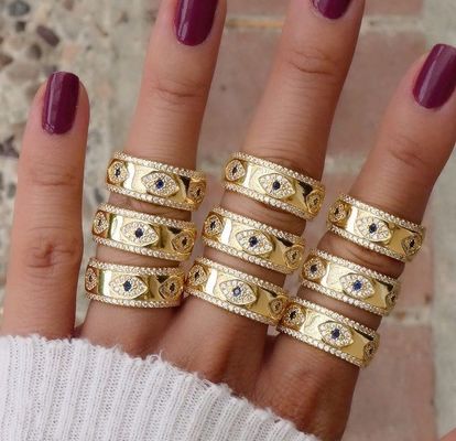 Niebieski Sapphire Biały CZ Eye Kobiety Eternity Band Brass Eternity Ring Dla Kobiet