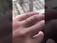 Wykonany z czystego srebra 925 sterlingu, ten projekt zapewnia wyjątkowy blask i przyjazne dla skóry ozdoby.